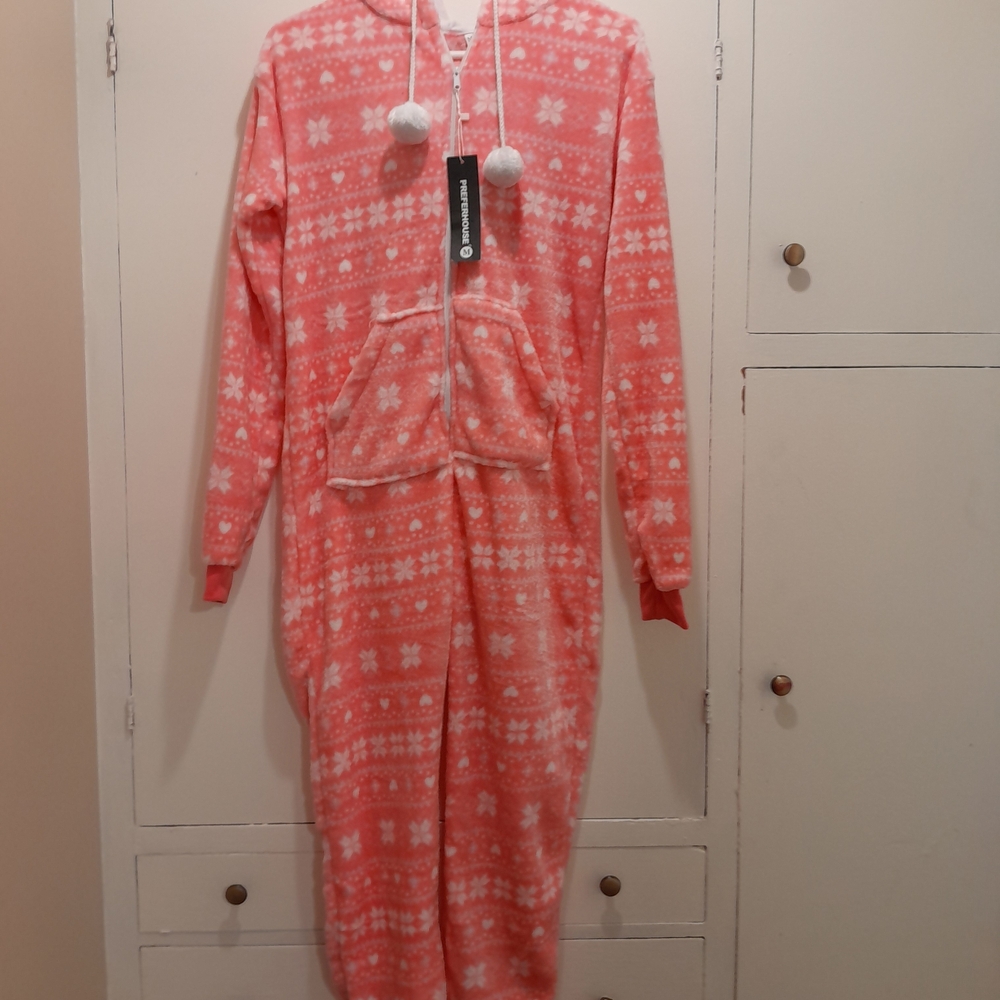 Cozy Pink Snowflake Womens Size M Pajamas